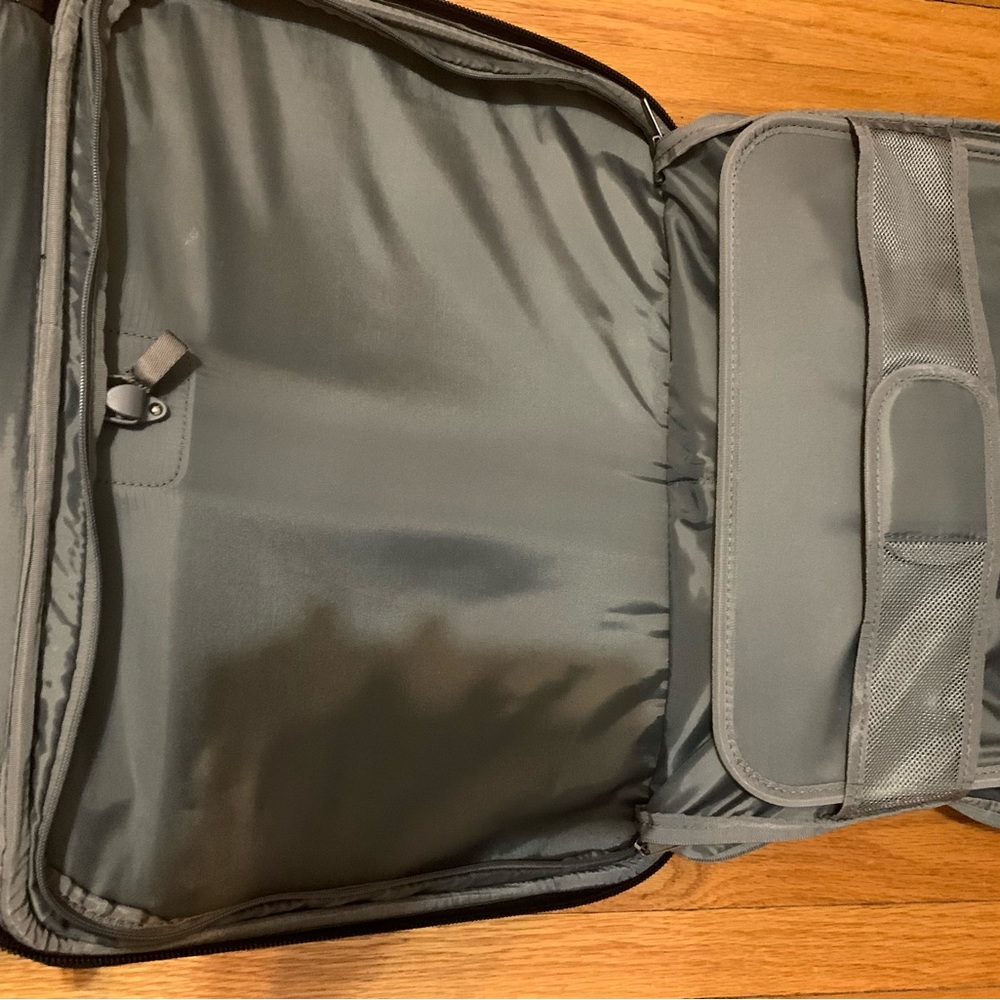 Briggs & Riley Expandable Green Rolling Suitcase Garment Bag TU220XW-8 - Picture 7 of 11
